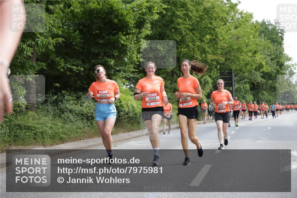 15.06.2025 - REWE Women's Run Jannik Wohlers http://msf.ph/oto/7975981 15.06.2025 10:10:29 Laufen 5324, 5522, 5189, 5666 meine-sportfotos.de