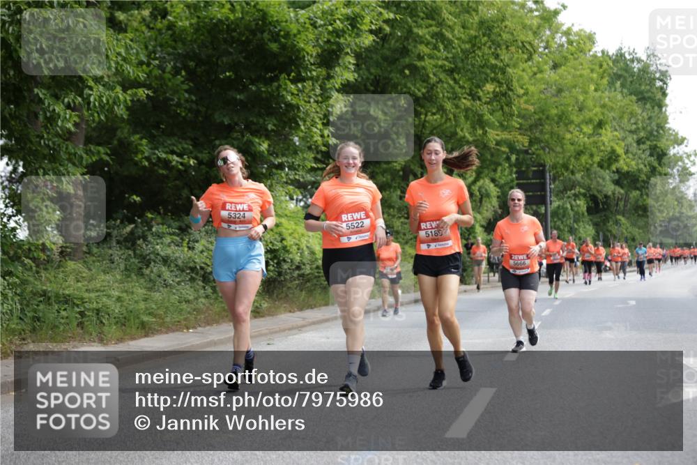 15.06.2025 - REWE Women's Run Jannik Wohlers http://msf.ph/oto/7975986 15.06.2025 10:10:29 Laufen 5324, 5522, 5189, 5666 meine-sportfotos.de