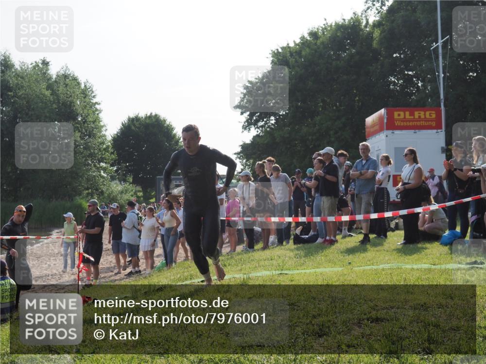15.06.2025 - 27. Vierlanden-Triathlon KatJ http://msf.ph/oto/7976001 15.06.2025 08:32:47 Schwimmen 25, 26, 38, 41, 87 meine-sportfotos.de