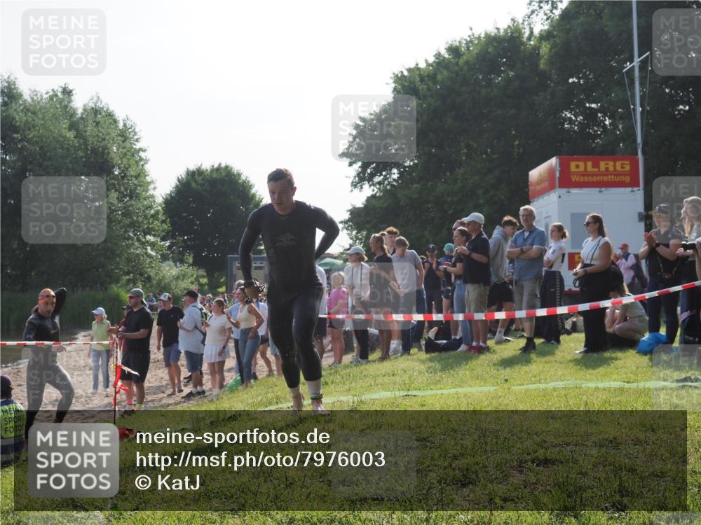 15.06.2025 - 27. Vierlanden-Triathlon KatJ http://msf.ph/oto/7976003 15.06.2025 08:32:47 Schwimmen 25, 26, 38, 41, 87 meine-sportfotos.de