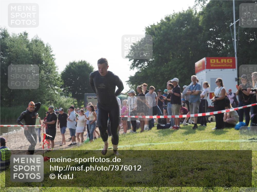 15.06.2025 - 27. Vierlanden-Triathlon KatJ http://msf.ph/oto/7976012 15.06.2025 08:32:47 Schwimmen 25, 26, 38, 41, 87 meine-sportfotos.de
