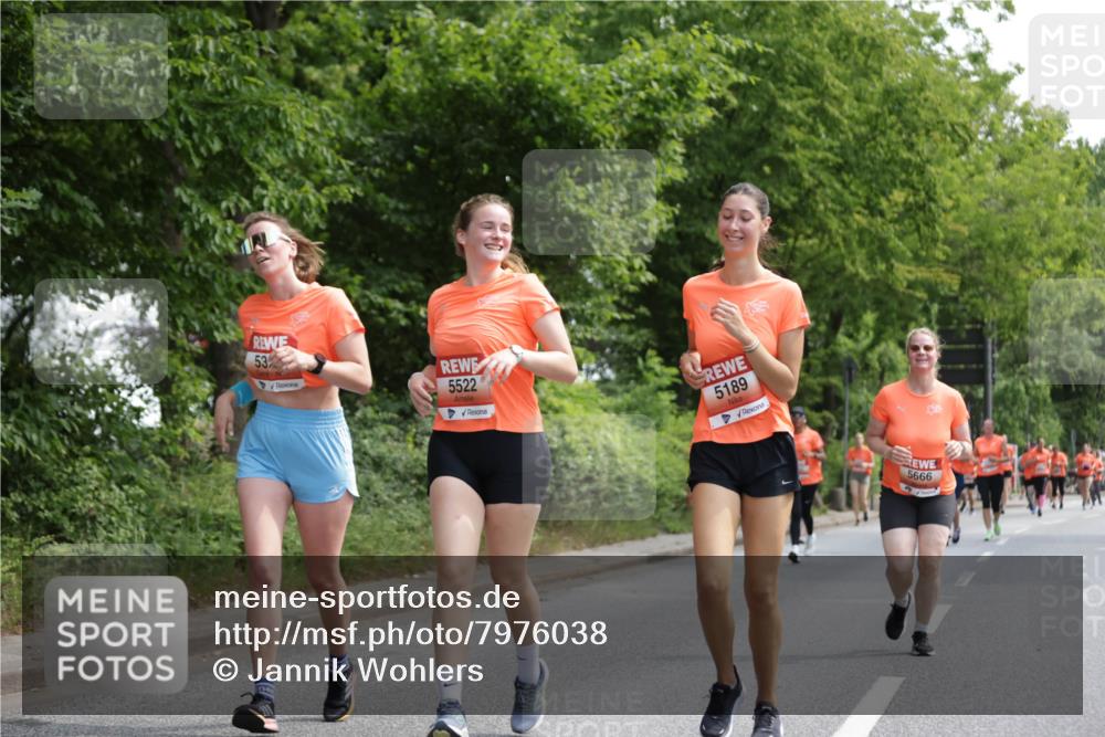 15.06.2025 - REWE Women's Run Jannik Wohlers http://msf.ph/oto/7976038 15.06.2025 10:10:30 Laufen 53, 5522, 5189, 5666 meine-sportfotos.de