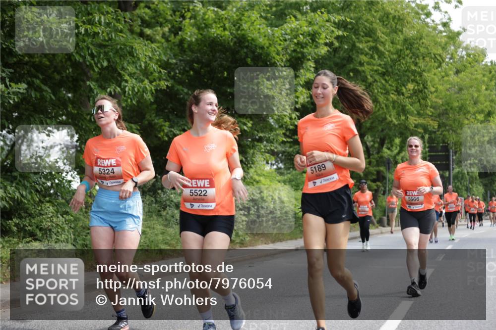 15.06.2025 - REWE Women's Run Jannik Wohlers http://msf.ph/oto/7976054 15.06.2025 10:10:31 Laufen 5324, 5522, 5189, 5666 meine-sportfotos.de