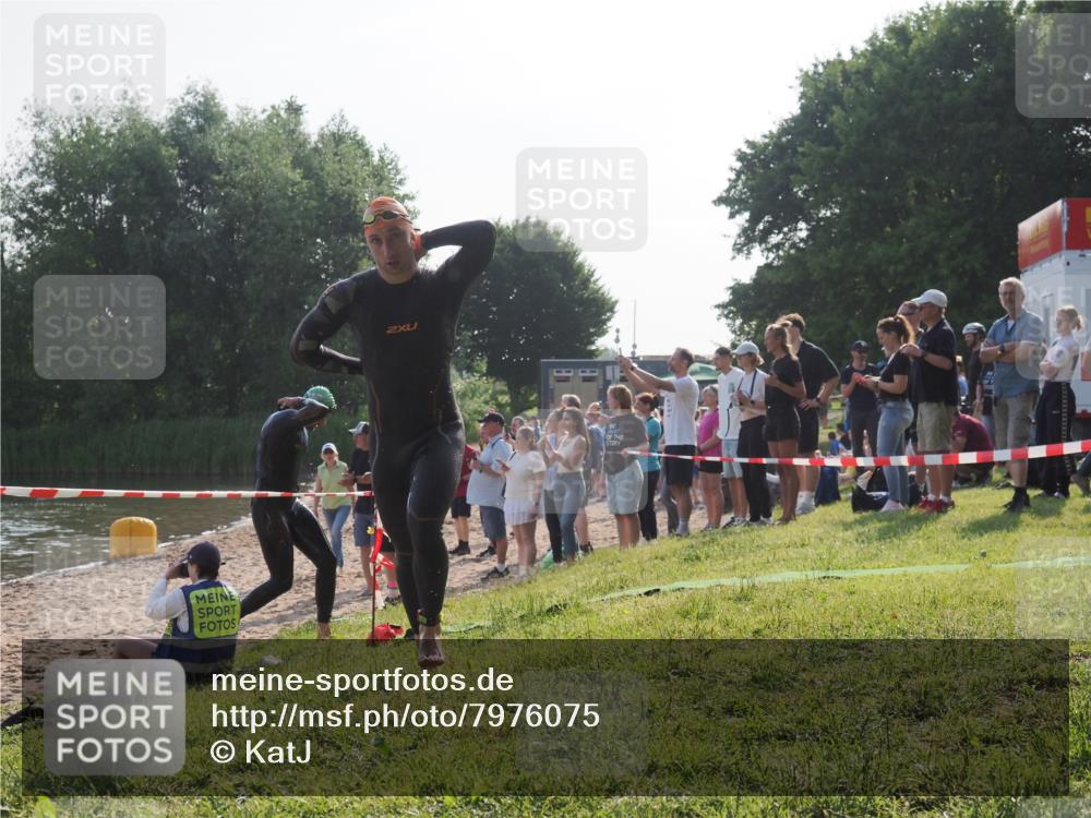 15.06.2025 - 27. Vierlanden-Triathlon KatJ http://msf.ph/oto/7976075 15.06.2025 08:32:50 Schwimmen 25, 38, 41, 60, 87 meine-sportfotos.de