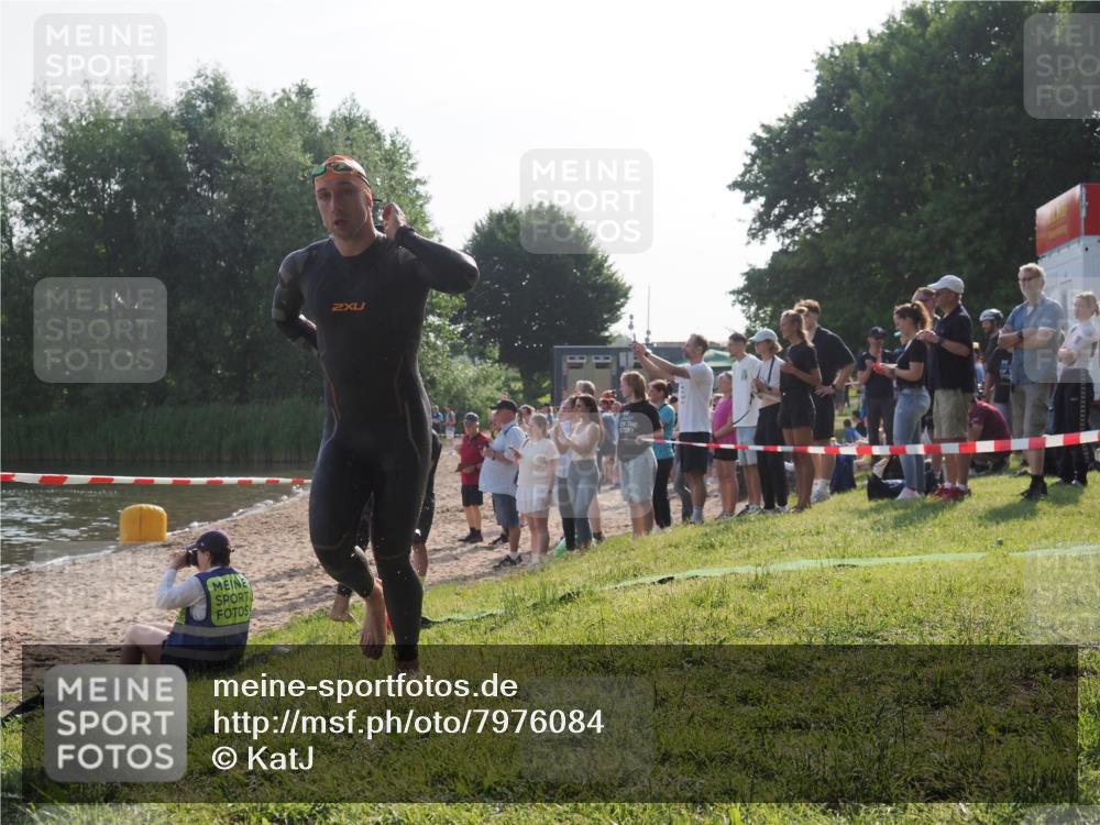 15.06.2025 - 27. Vierlanden-Triathlon KatJ http://msf.ph/oto/7976084 15.06.2025 08:32:50 Schwimmen 25, 38, 41, 60, 87 meine-sportfotos.de