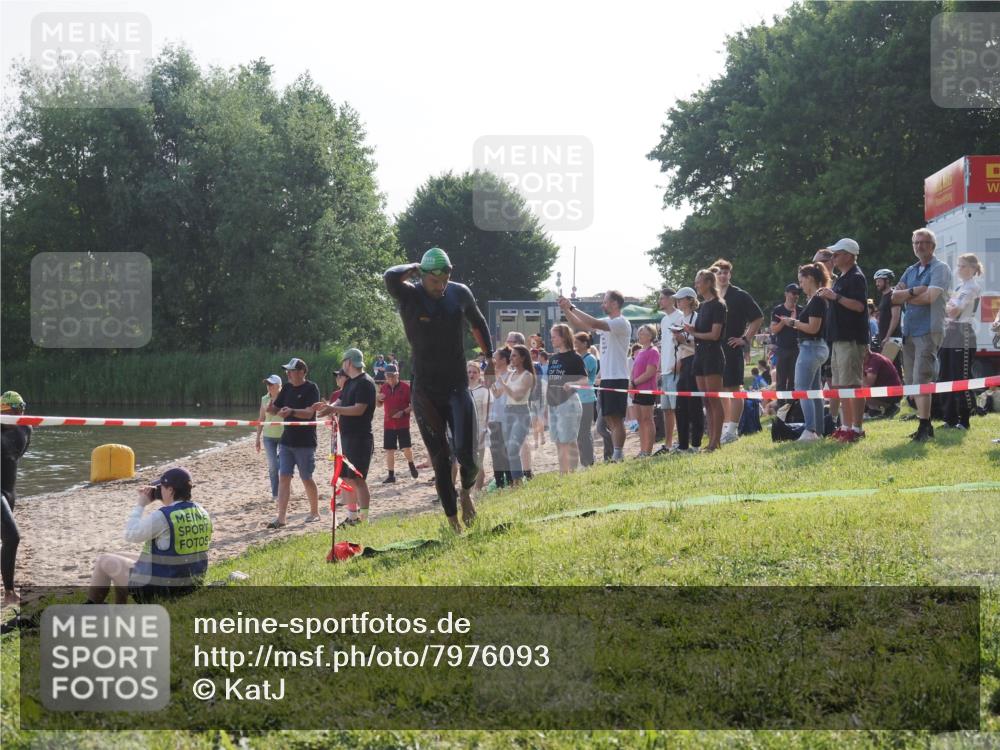 15.06.2025 - 27. Vierlanden-Triathlon KatJ http://msf.ph/oto/7976093 15.06.2025 08:32:51 Schwimmen 8, 25, 38, 41, 60, 87 meine-sportfotos.de