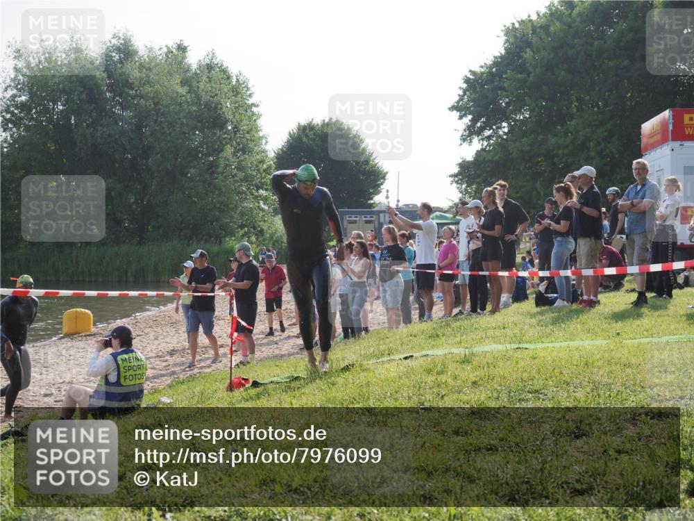 15.06.2025 - 27. Vierlanden-Triathlon KatJ http://msf.ph/oto/7976099 15.06.2025 08:32:51 Schwimmen 8, 25, 38, 41, 60, 87 meine-sportfotos.de