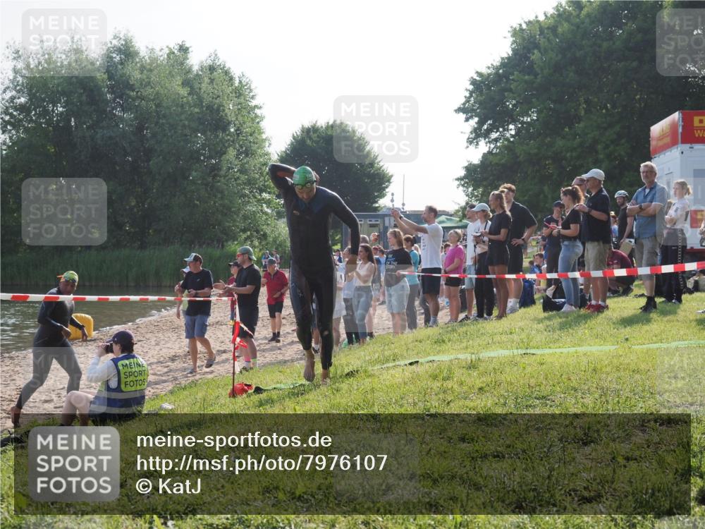 15.06.2025 - 27. Vierlanden-Triathlon KatJ http://msf.ph/oto/7976107 15.06.2025 08:32:51 Schwimmen 8, 25, 38, 41, 60, 87 meine-sportfotos.de
