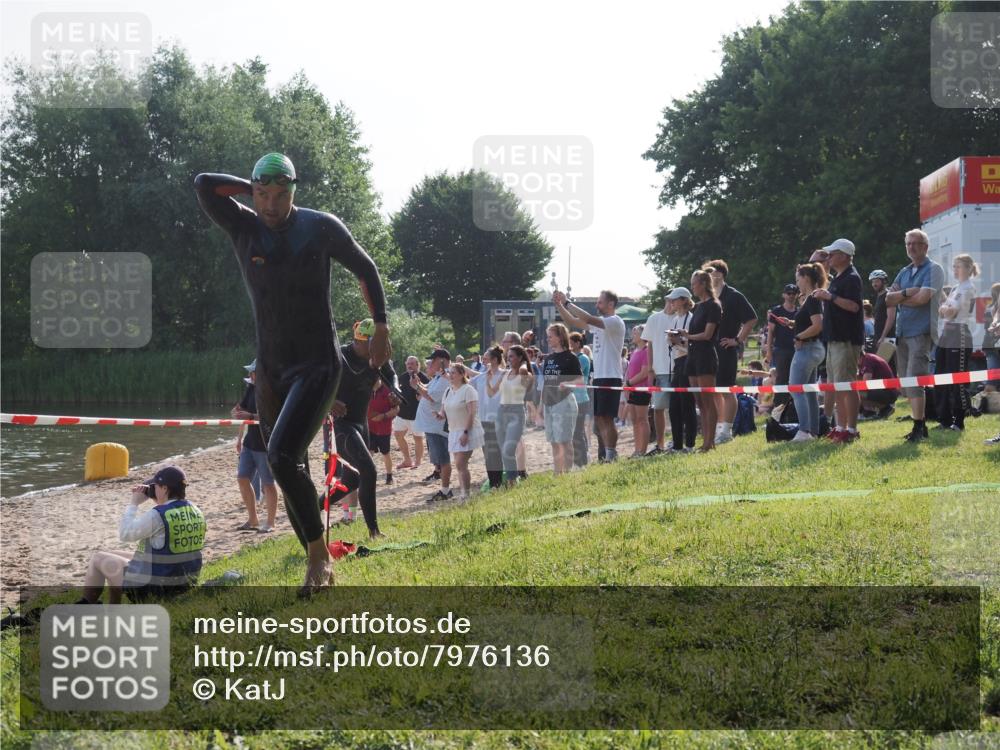 15.06.2025 - 27. Vierlanden-Triathlon KatJ http://msf.ph/oto/7976136 15.06.2025 08:32:52 Schwimmen 8, 25, 38, 41, 60, 87 meine-sportfotos.de