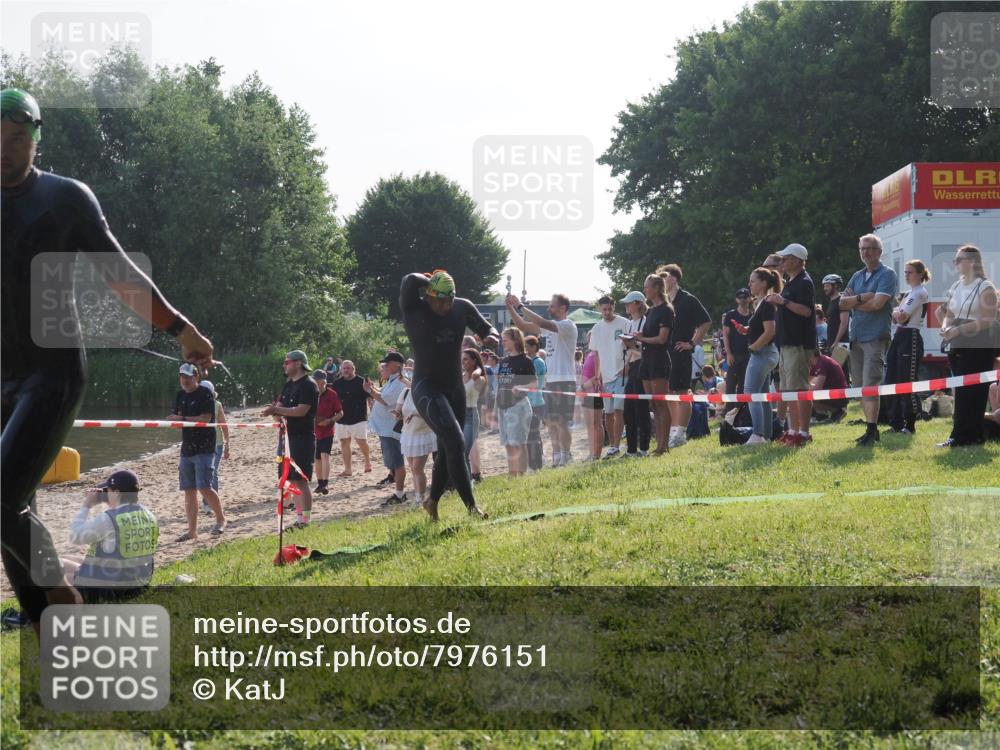 15.06.2025 - 27. Vierlanden-Triathlon KatJ http://msf.ph/oto/7976151 15.06.2025 08:32:53 Schwimmen 8, 25, 38, 41, 60, 87 meine-sportfotos.de