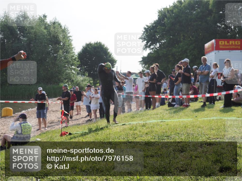 15.06.2025 - 27. Vierlanden-Triathlon KatJ http://msf.ph/oto/7976158 15.06.2025 08:32:53 Schwimmen 8, 25, 38, 41, 60, 87 meine-sportfotos.de