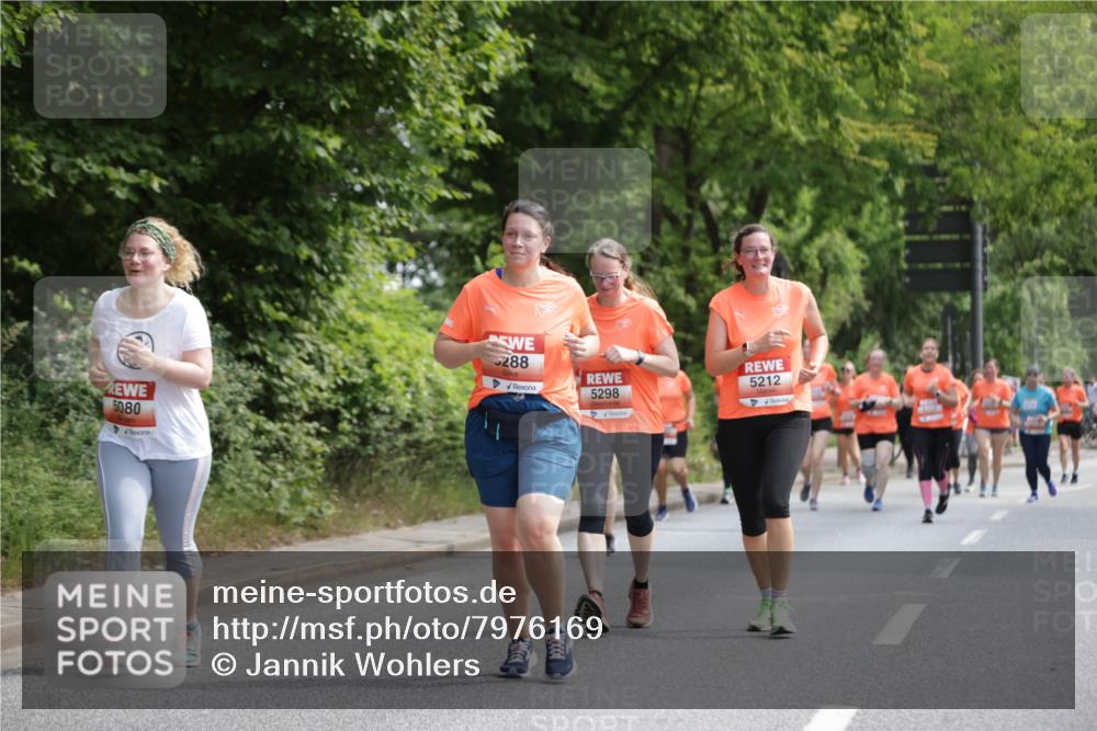 15.06.2025 - REWE Women's Run Jannik Wohlers http://msf.ph/oto/7976169 15.06.2025 10:10:38 Laufen 5080, 288, 5298, 5212 meine-sportfotos.de