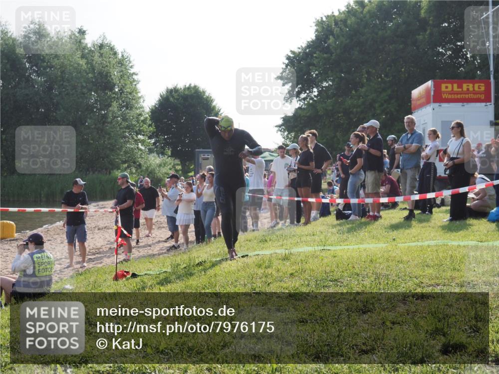 15.06.2025 - 27. Vierlanden-Triathlon KatJ http://msf.ph/oto/7976175 15.06.2025 08:32:54 Schwimmen 8, 25, 38, 41, 60, 87 meine-sportfotos.de
