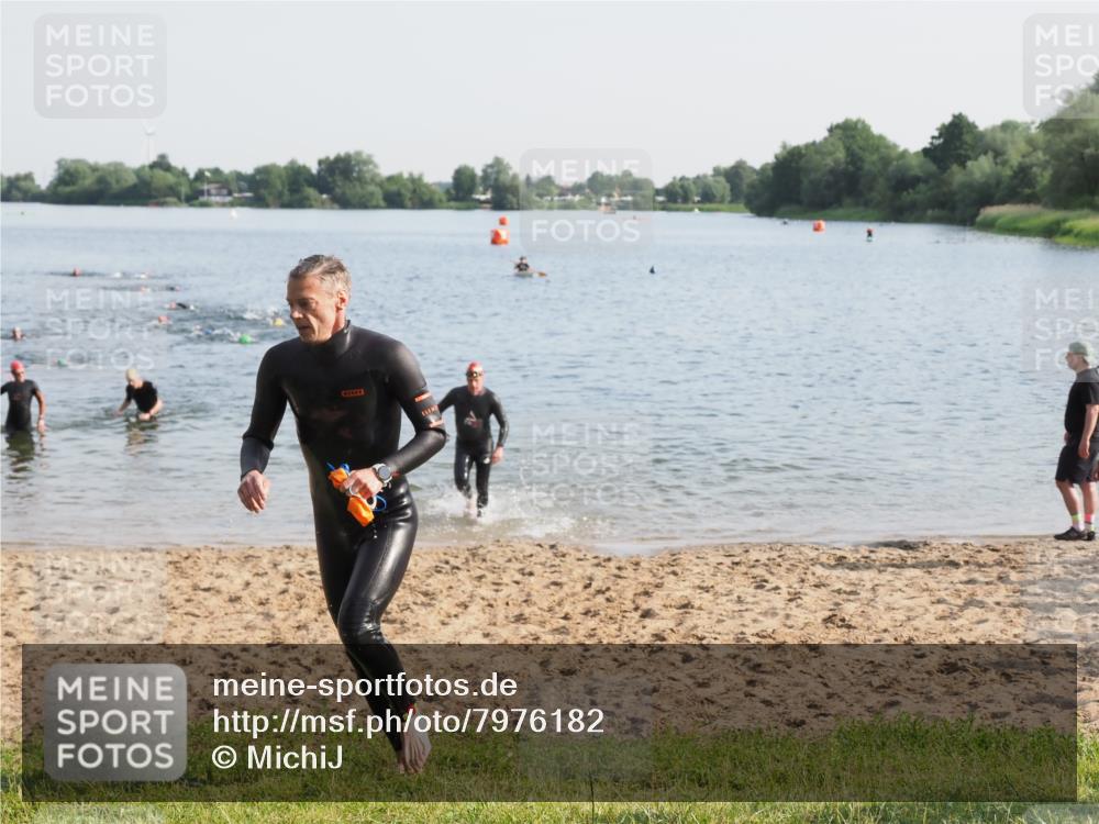 21.06.2025 - 27. Vierlanden-Triathlon MichiJ http://msf.ph/oto/7976182 15.06.2026 08:43:21 Schwimmen 11, 102, 148 meine-sportfotos.de