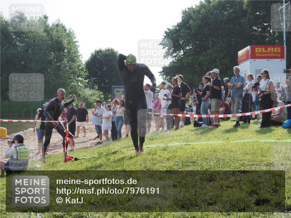 15.06.2025 - 27. Vierlanden-Triathlon KatJ http://msf.ph/oto/7976191 15.06.2025 08:32:55 Schwimmen 8, 25, 38, 41, 60, 87 meine-sportfotos.de