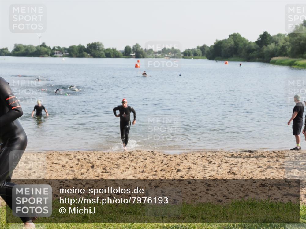 21.06.2025 - 27. Vierlanden-Triathlon MichiJ http://msf.ph/oto/7976193 15.06.2026 08:43:21 Schwimmen 11, 102, 148 meine-sportfotos.de