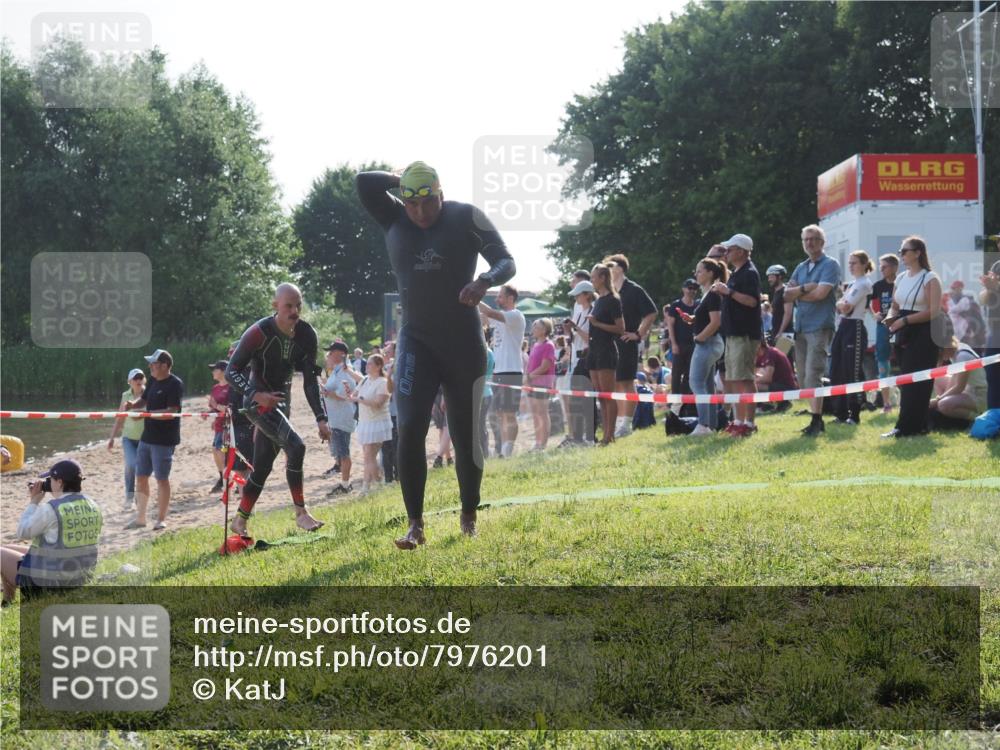 15.06.2025 - 27. Vierlanden-Triathlon KatJ http://msf.ph/oto/7976201 15.06.2025 08:32:55 Schwimmen 8, 25, 38, 41, 60, 87 meine-sportfotos.de