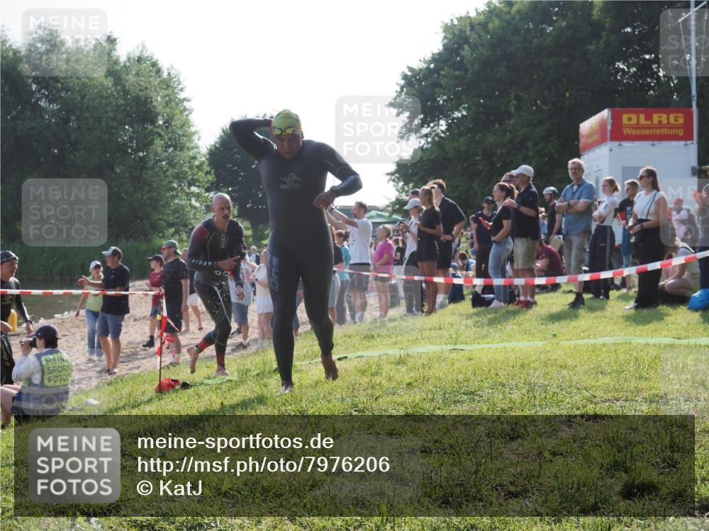 15.06.2025 - 27. Vierlanden-Triathlon KatJ http://msf.ph/oto/7976206 15.06.2025 08:32:55 Schwimmen 8, 25, 38, 41, 60, 87 meine-sportfotos.de