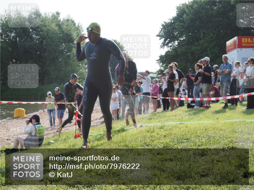 15.06.2025 - 27. Vierlanden-Triathlon KatJ http://msf.ph/oto/7976222 15.06.2025 08:32:56 Schwimmen 8, 25, 41, 60, 87 meine-sportfotos.de
