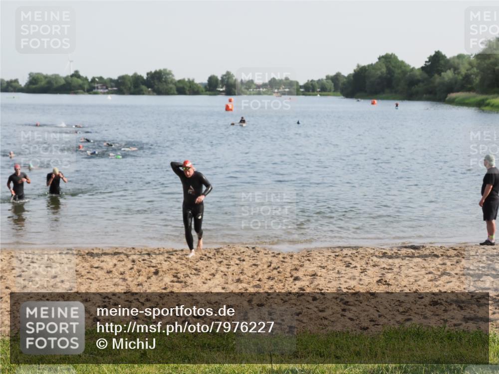 21.06.2025 - 27. Vierlanden-Triathlon MichiJ http://msf.ph/oto/7976227 15.06.2026 08:43:23 Schwimmen 11, 102, 148 meine-sportfotos.de
