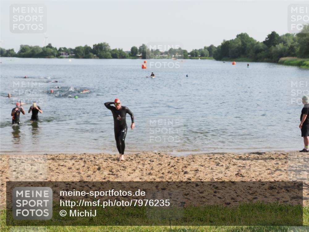 21.06.2025 - 27. Vierlanden-Triathlon MichiJ http://msf.ph/oto/7976235 15.06.2026 08:43:23 Schwimmen 11, 102, 148 meine-sportfotos.de