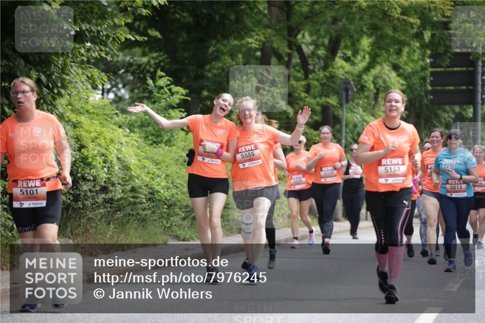 15.06.2025 - REWE Women's Run Jannik Wohlers http://msf.ph/oto/7976245 15.06.2025 10:10:44 Laufen 5101, 555, 5555, 5339, 5153, 5238, 5013, 56 meine-sportfotos.de