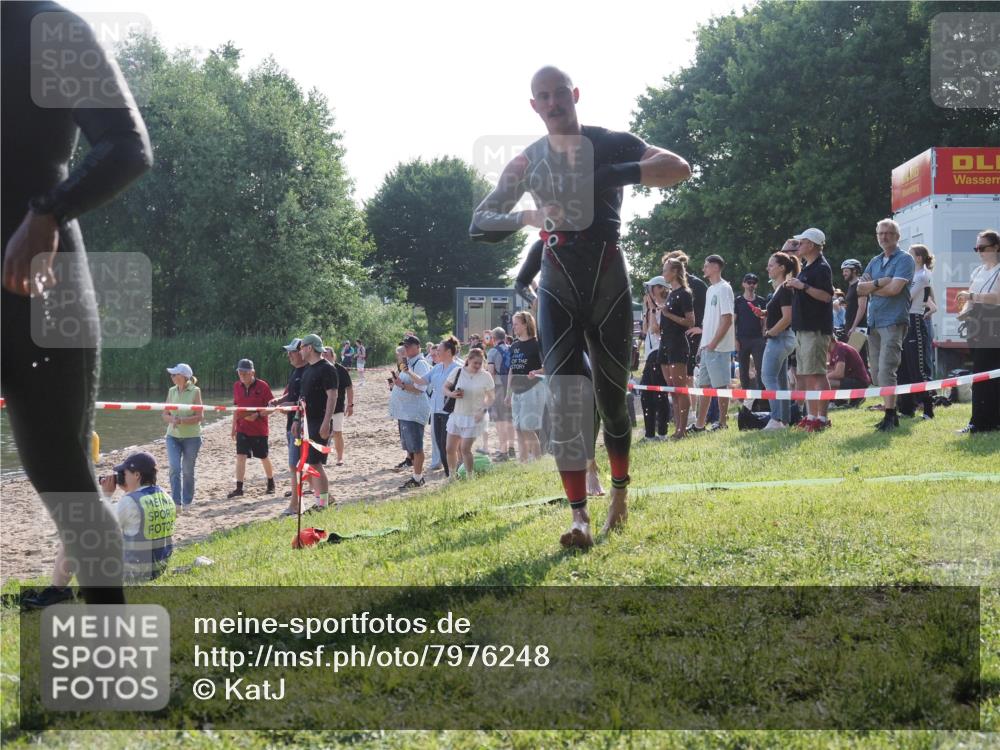 15.06.2025 - 27. Vierlanden-Triathlon KatJ http://msf.ph/oto/7976248 15.06.2025 08:32:57 Schwimmen 8, 25, 41, 60, 87 meine-sportfotos.de