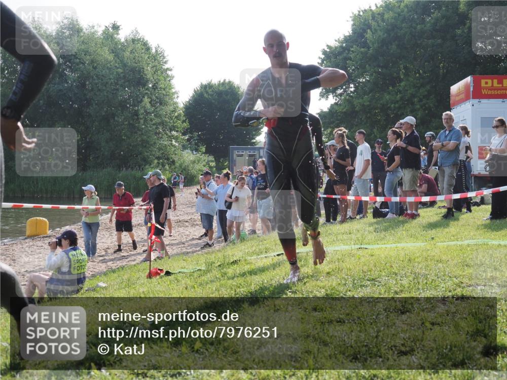 15.06.2025 - 27. Vierlanden-Triathlon KatJ http://msf.ph/oto/7976251 15.06.2025 08:32:57 Schwimmen 8, 25, 41, 60, 87 meine-sportfotos.de