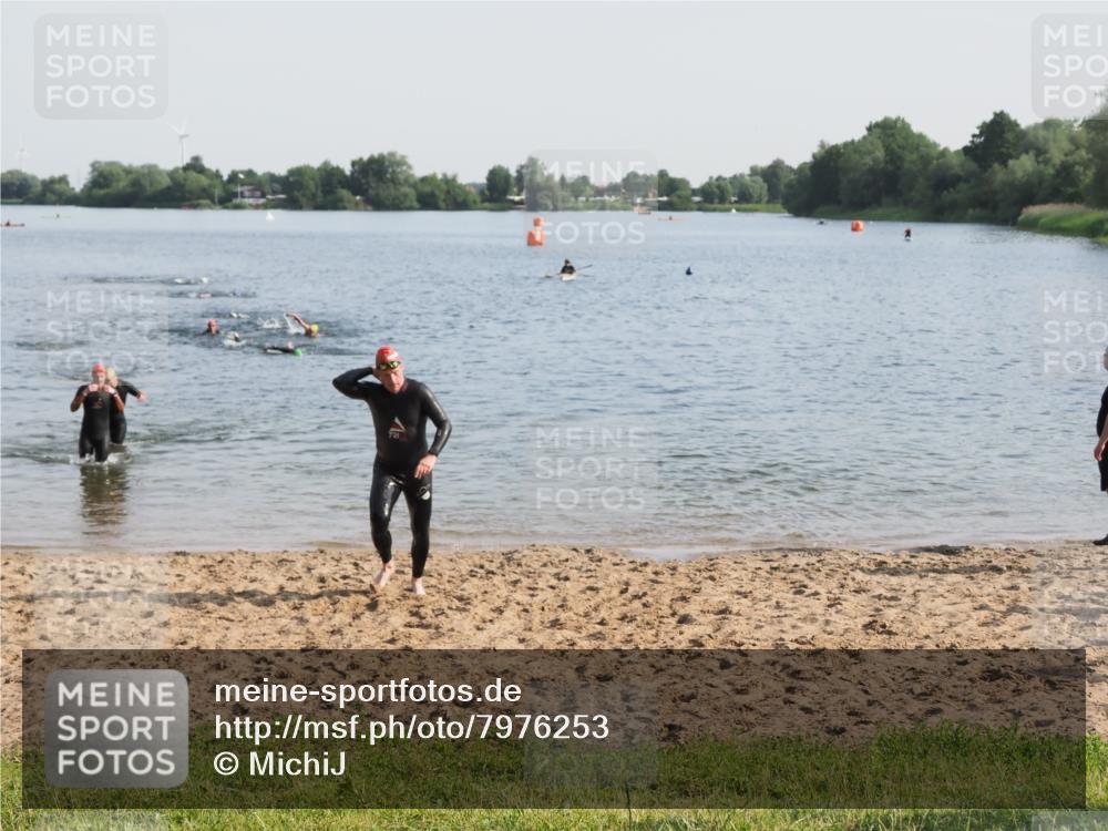 21.06.2025 - 27. Vierlanden-Triathlon MichiJ http://msf.ph/oto/7976253 15.06.2026 08:43:24 Schwimmen 11, 102, 148 meine-sportfotos.de