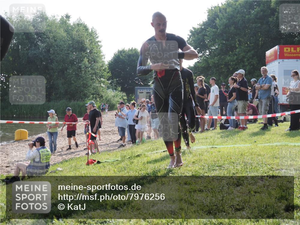 15.06.2025 - 27. Vierlanden-Triathlon KatJ http://msf.ph/oto/7976256 15.06.2025 08:32:57 Schwimmen 8, 25, 41, 60, 87 meine-sportfotos.de
