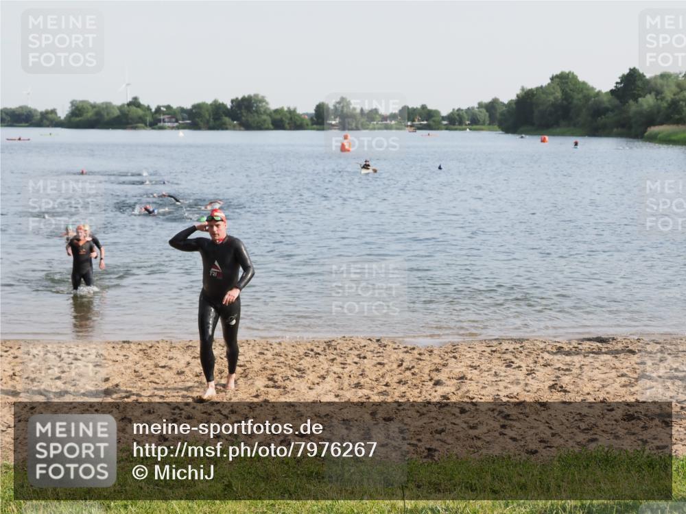 21.06.2025 - 27. Vierlanden-Triathlon MichiJ http://msf.ph/oto/7976267 15.06.2026 08:43:25 Schwimmen 11, 65, 74, 102, 148 meine-sportfotos.de