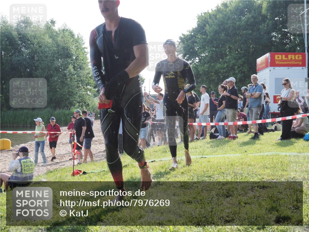 15.06.2025 - 27. Vierlanden-Triathlon KatJ http://msf.ph/oto/7976269 15.06.2025 08:32:58 Schwimmen 8, 41, 60, 87, 234 meine-sportfotos.de