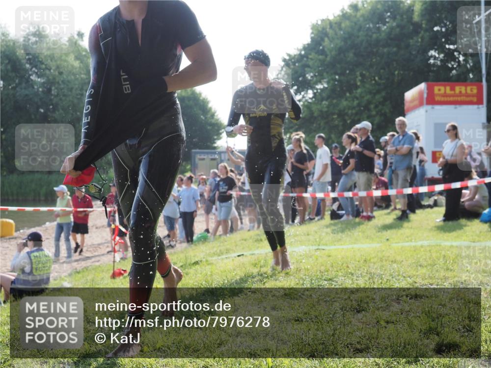 15.06.2025 - 27. Vierlanden-Triathlon KatJ http://msf.ph/oto/7976278 15.06.2025 08:32:58 Schwimmen 8, 41, 60, 87, 234 meine-sportfotos.de