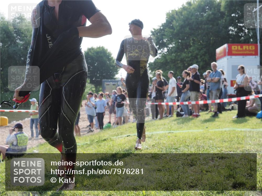 15.06.2025 - 27. Vierlanden-Triathlon KatJ http://msf.ph/oto/7976281 15.06.2025 08:32:58 Schwimmen 8, 41, 60, 87, 234 meine-sportfotos.de