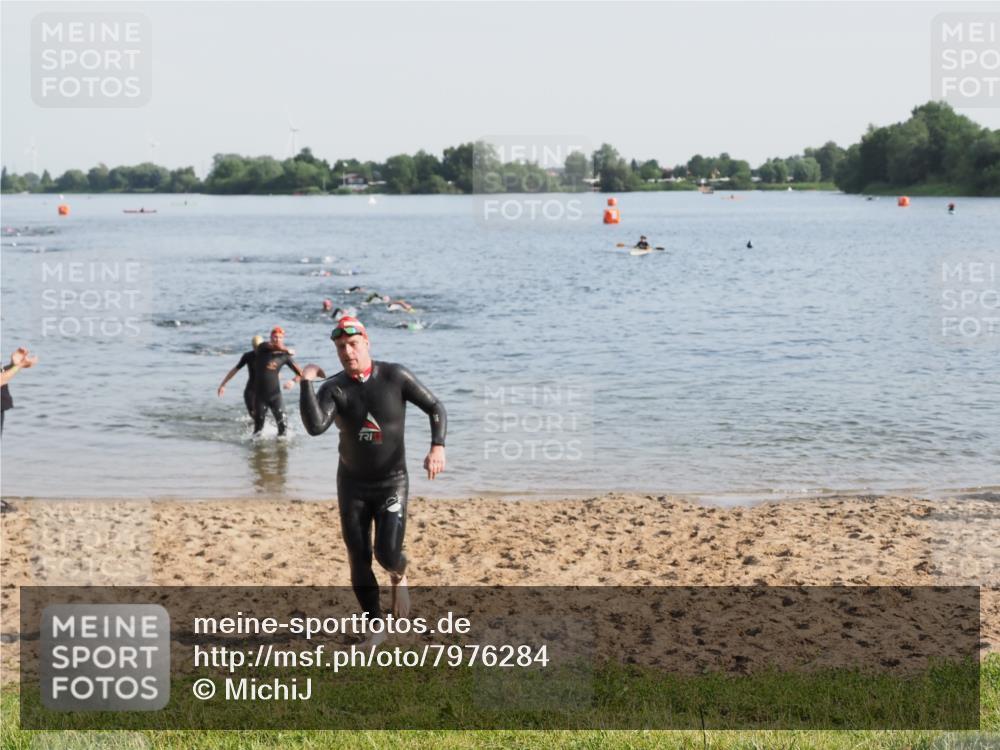 21.06.2025 - 27. Vierlanden-Triathlon MichiJ http://msf.ph/oto/7976284 15.06.2026 08:43:26 Schwimmen 11, 65, 74, 102, 148 meine-sportfotos.de