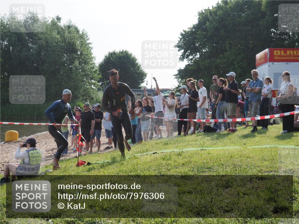 15.06.2025 - 27. Vierlanden-Triathlon KatJ http://msf.ph/oto/7976306 15.06.2025 08:33:05 Schwimmen 8, 15, 36, 60, 185, 234 meine-sportfotos.de