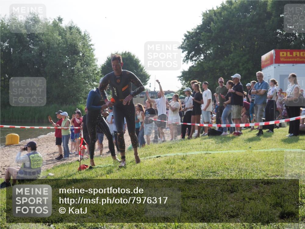 15.06.2025 - 27. Vierlanden-Triathlon KatJ http://msf.ph/oto/7976317 15.06.2025 08:33:05 Schwimmen 8, 15, 36, 60, 185, 234 meine-sportfotos.de