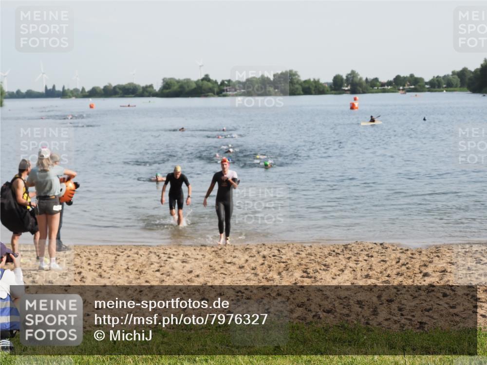 21.06.2025 - 27. Vierlanden-Triathlon MichiJ http://msf.ph/oto/7976327 15.06.2026 08:43:29 Schwimmen 65, 74, 148 meine-sportfotos.de