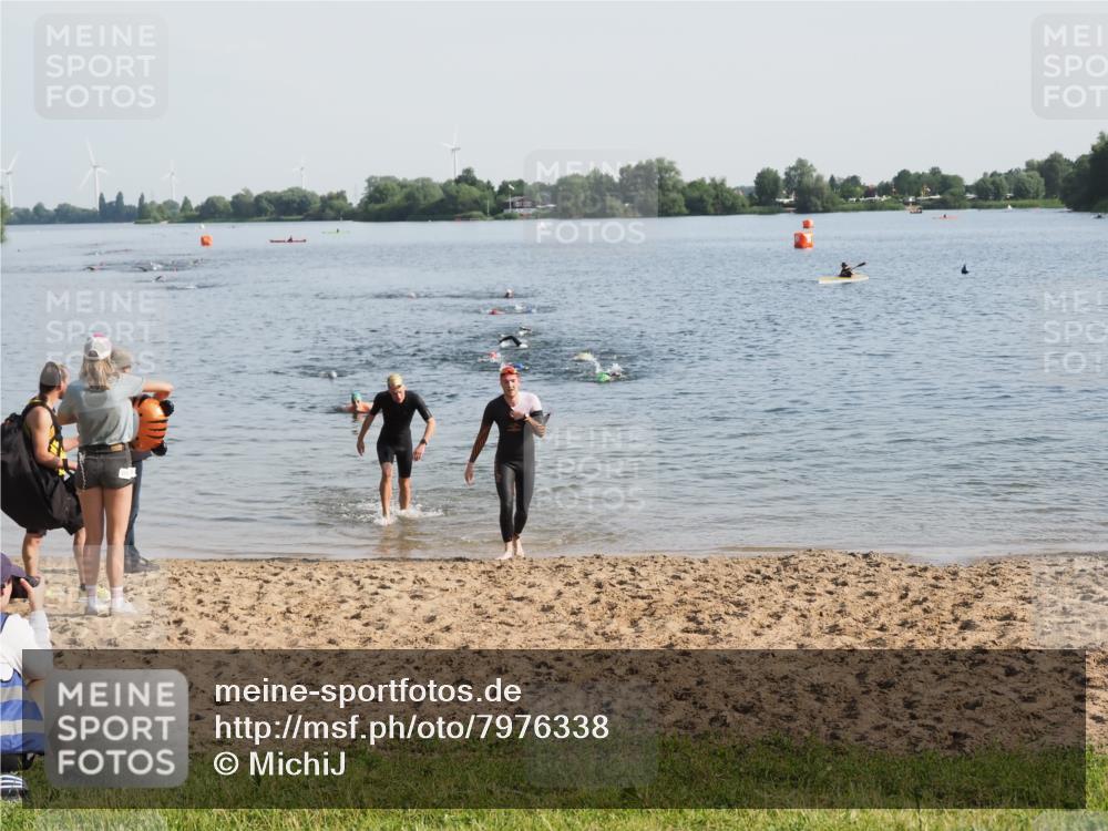 21.06.2025 - 27. Vierlanden-Triathlon MichiJ http://msf.ph/oto/7976338 15.06.2026 08:43:29 Schwimmen 65, 74, 148 meine-sportfotos.de
