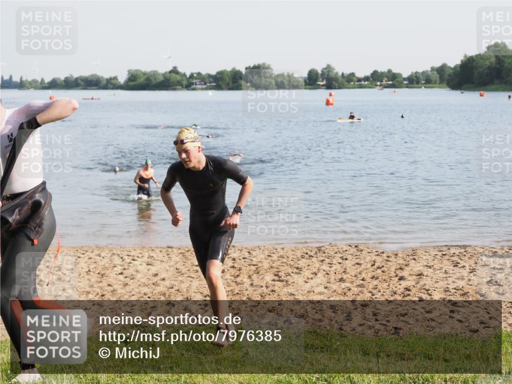 21.06.2025 - 27. Vierlanden-Triathlon MichiJ http://msf.ph/oto/7976385 15.06.2026 08:43:35 Schwimmen 32, 65, 74 meine-sportfotos.de