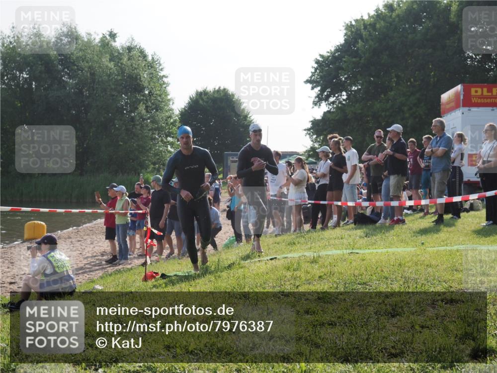 15.06.2025 - 27. Vierlanden-Triathlon KatJ http://msf.ph/oto/7976387 15.06.2025 08:33:09 Schwimmen 15, 36, 185, 234 meine-sportfotos.de