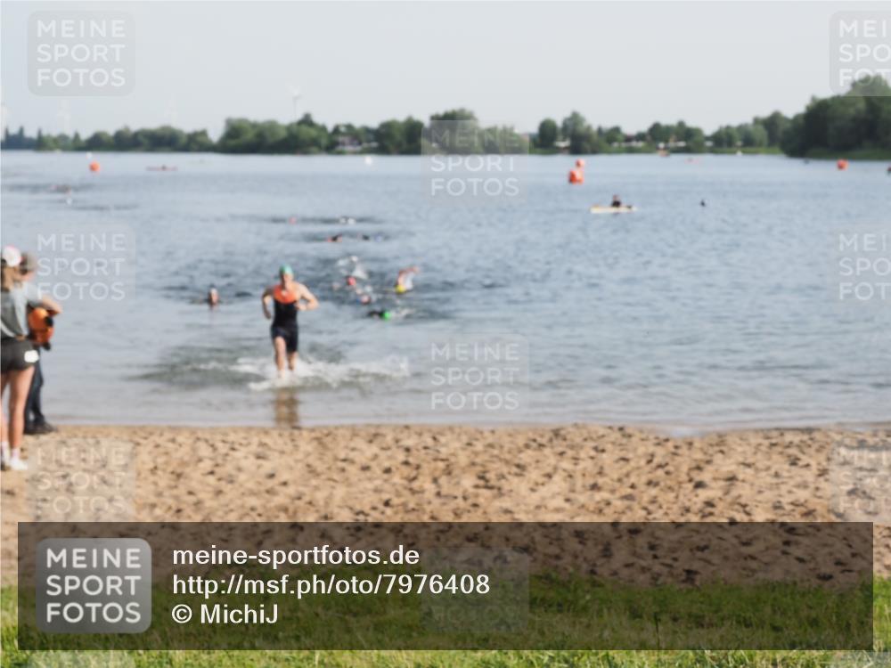 21.06.2025 - 27. Vierlanden-Triathlon MichiJ http://msf.ph/oto/7976408 15.06.2026 08:43:37 Schwimmen 32, 65, 74 meine-sportfotos.de