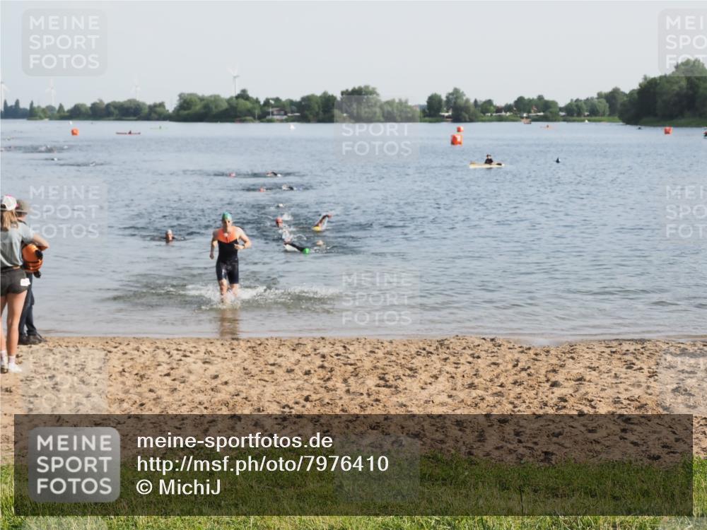 21.06.2025 - 27. Vierlanden-Triathlon MichiJ http://msf.ph/oto/7976410 15.06.2026 08:43:37 Schwimmen 32, 65, 74 meine-sportfotos.de