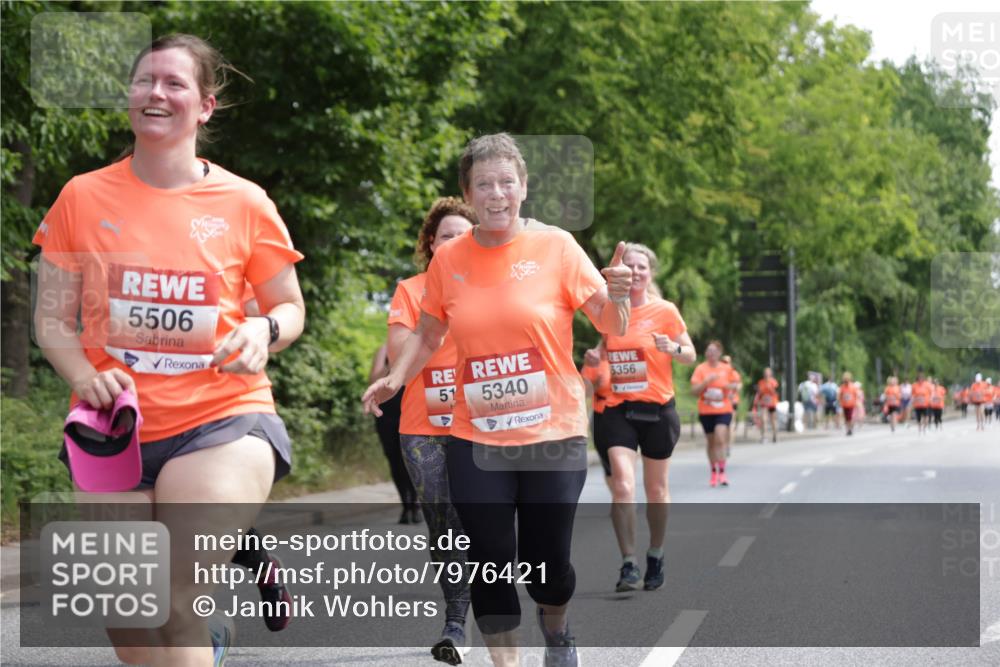 15.06.2025 - REWE Women's Run Jannik Wohlers http://msf.ph/oto/7976421 15.06.2025 10:10:53 Laufen 5506, 51, 5340, 5356 meine-sportfotos.de