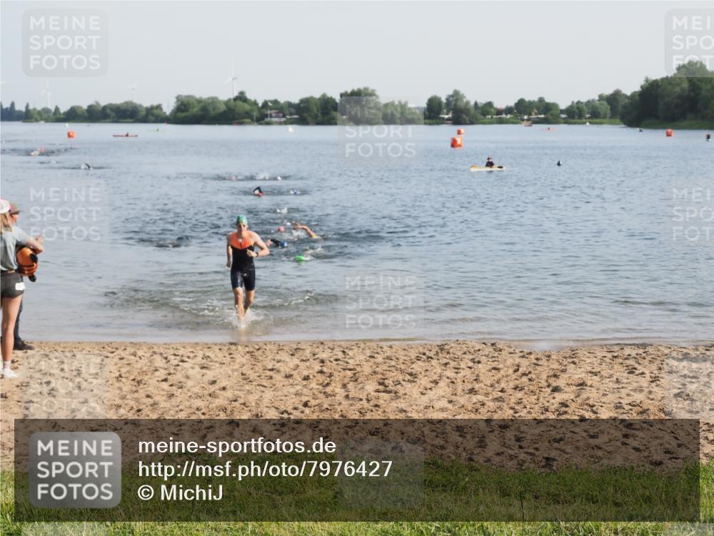 21.06.2025 - 27. Vierlanden-Triathlon MichiJ http://msf.ph/oto/7976427 15.06.2026 08:43:38 Schwimmen 32, 65, 74 meine-sportfotos.de