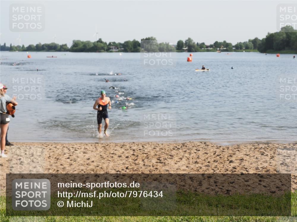 21.06.2025 - 27. Vierlanden-Triathlon MichiJ http://msf.ph/oto/7976434 15.06.2026 08:43:38 Schwimmen 32, 65, 74 meine-sportfotos.de