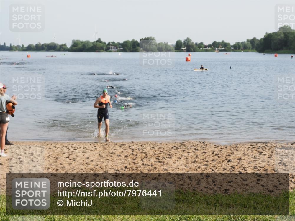 21.06.2025 - 27. Vierlanden-Triathlon MichiJ http://msf.ph/oto/7976441 15.06.2026 08:43:38 Schwimmen 32, 65, 74 meine-sportfotos.de