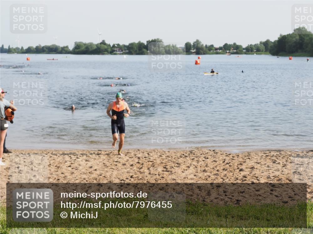 21.06.2025 - 27. Vierlanden-Triathlon MichiJ http://msf.ph/oto/7976455 15.06.2026 08:43:39 Schwimmen 32, 65, 74 meine-sportfotos.de