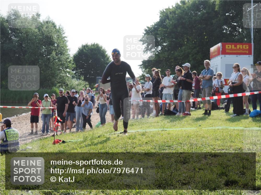 15.06.2025 - 27. Vierlanden-Triathlon KatJ http://msf.ph/oto/7976471 15.06.2025 08:33:19 Schwimmen 15, 61 meine-sportfotos.de