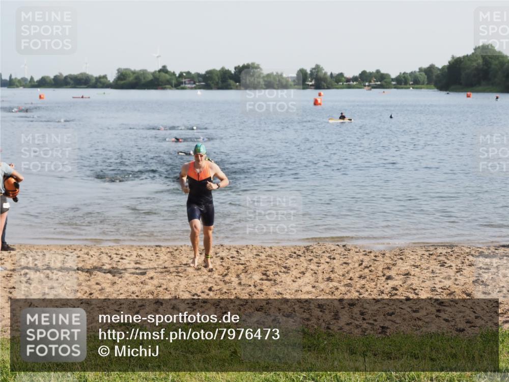 21.06.2025 - 27. Vierlanden-Triathlon MichiJ http://msf.ph/oto/7976473 15.06.2026 08:43:40 Schwimmen 32, 65, 74 meine-sportfotos.de